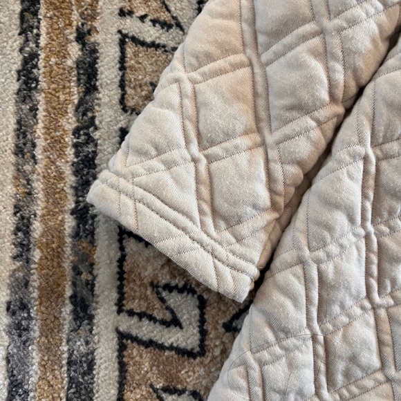 Tuckernuck Tnuck Sport cream sandy colored Quilted Funnel Pullover. - Picture 4 of 11